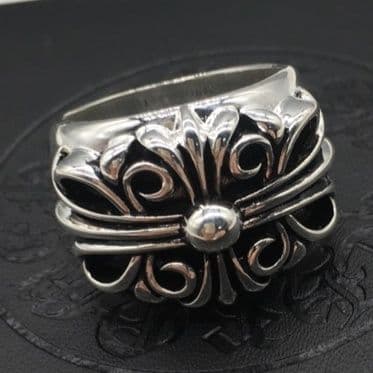 シルバーアクセサリー 古典紋様の十字架リング