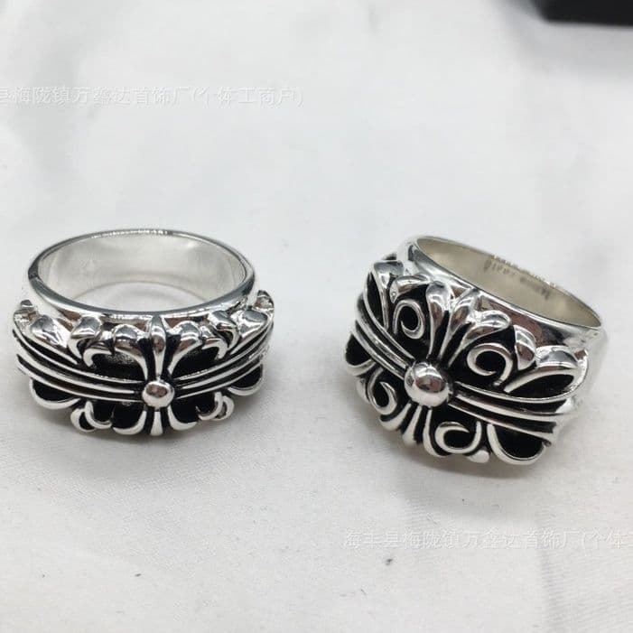 シルバーアクセサリー 古典紋様の十字架リング