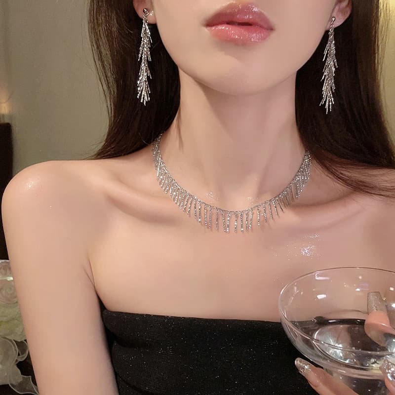 シルバーアクセサリー 優美な蝶結びクリスタルピアス