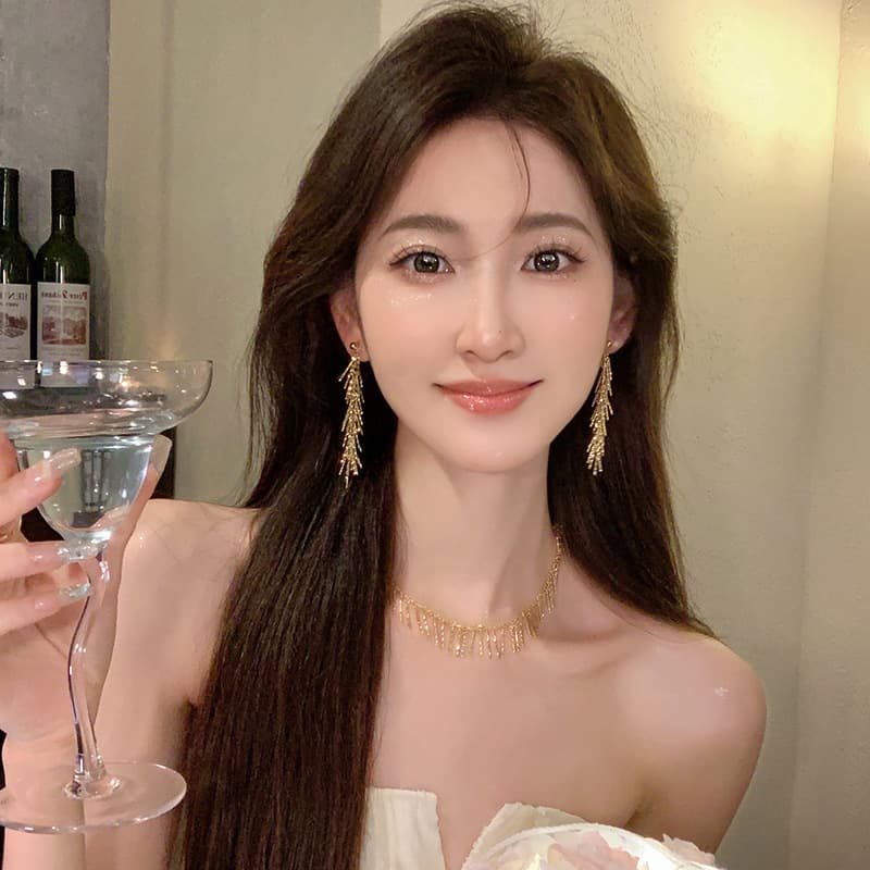 シルバーアクセサリー 優美な蝶結びクリスタルピアス