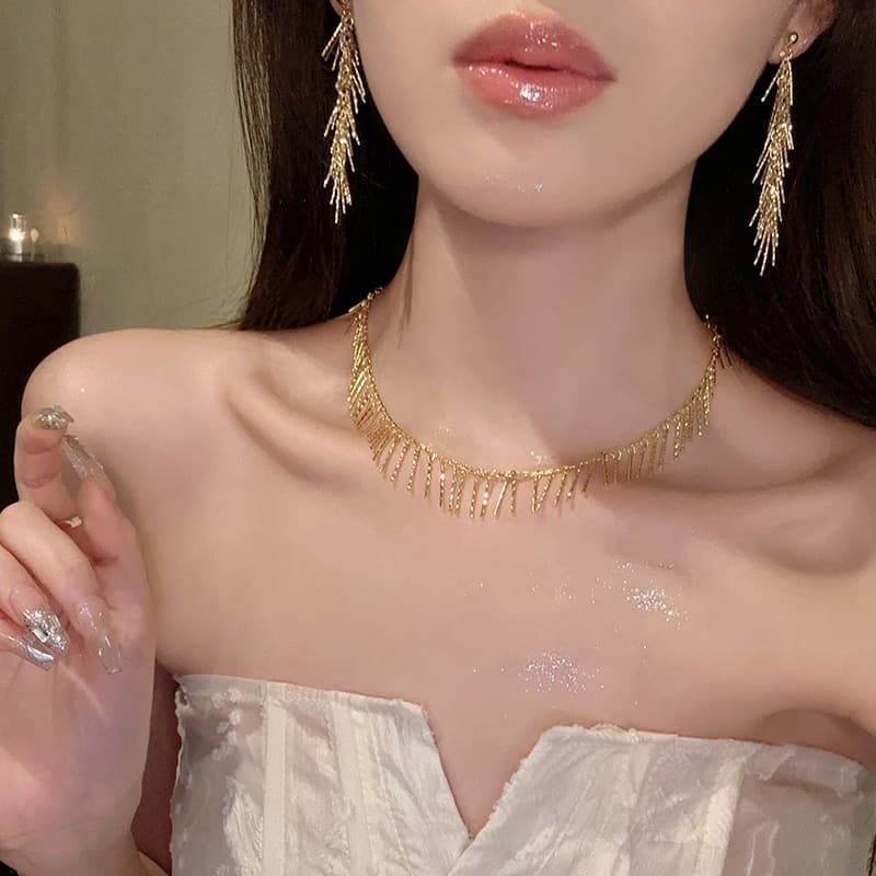シルバーアクセサリー 優美な蝶結びクリスタルピアス