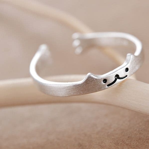 シルバーアクセサリー 猫の微笑み フリーサイズリング