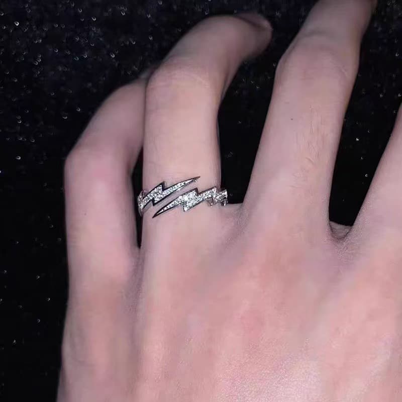 シルバーアクセサリー 稲妻デザインクリスタルリング