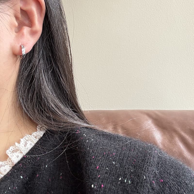 シルバーアクセサリー 星屑のようなきらめき フープピアス