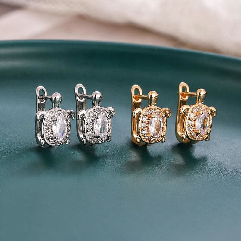 シルバーアクセサリー すっきり輝く亀モチーフの揺れピアス