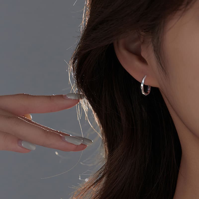 シルバーアクセサリー 洗練シンプルフープピアス