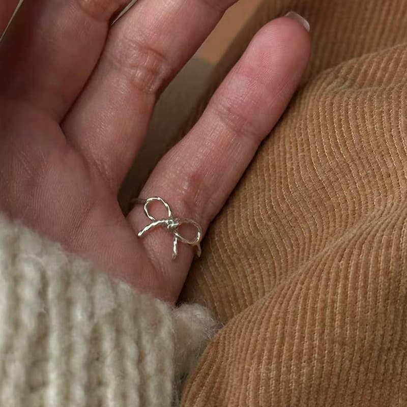 シルバーアクセサリー 結び目のしずく リング