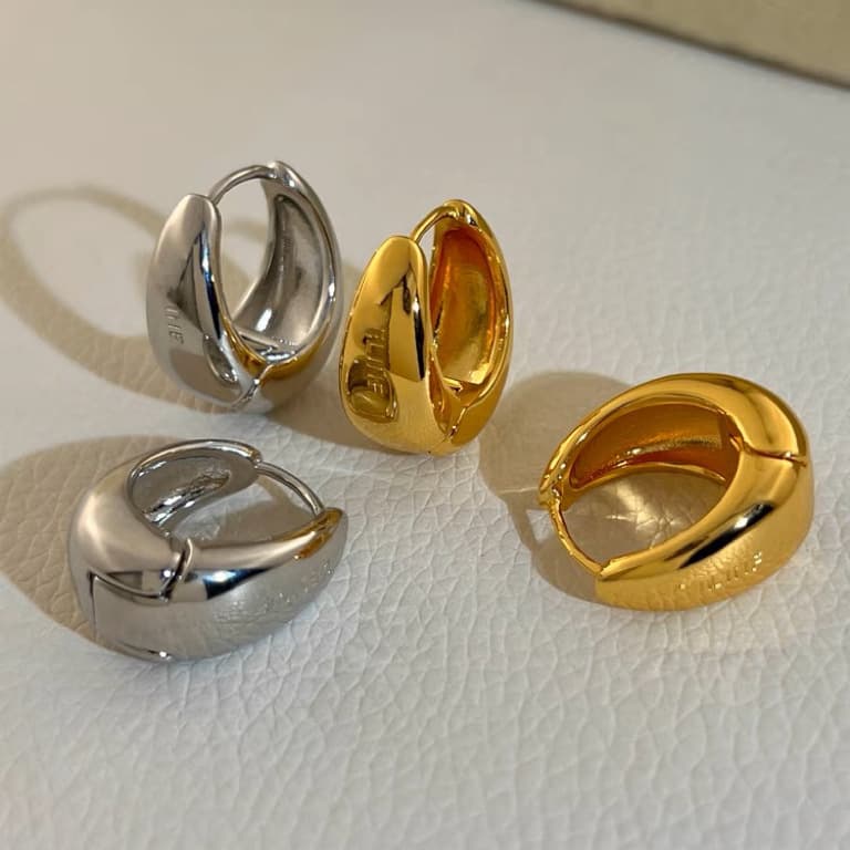 シルバーアクセサリー ムーンボール型 シンプルピアス