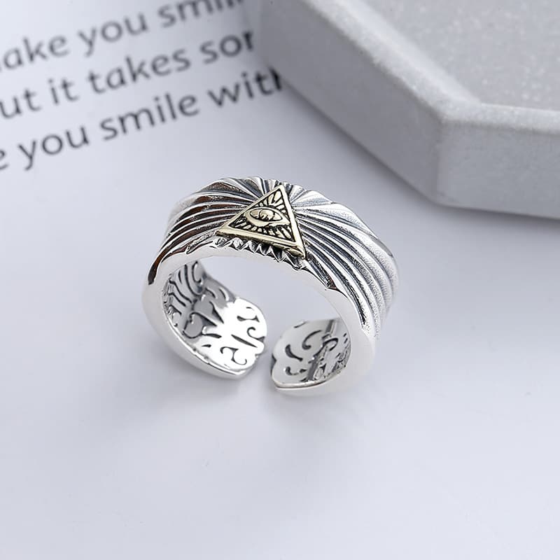 シルバーアクセサリー 神秘の目を持つ翼広がるリング
