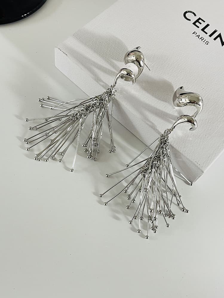シルバーアクセサリー 螺旋流線タッセル ピアス シルバー 個性派デザイン