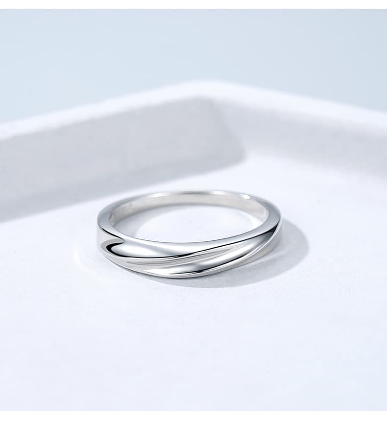 シルバーアクセサリー 洗練されたシンプル細身リング