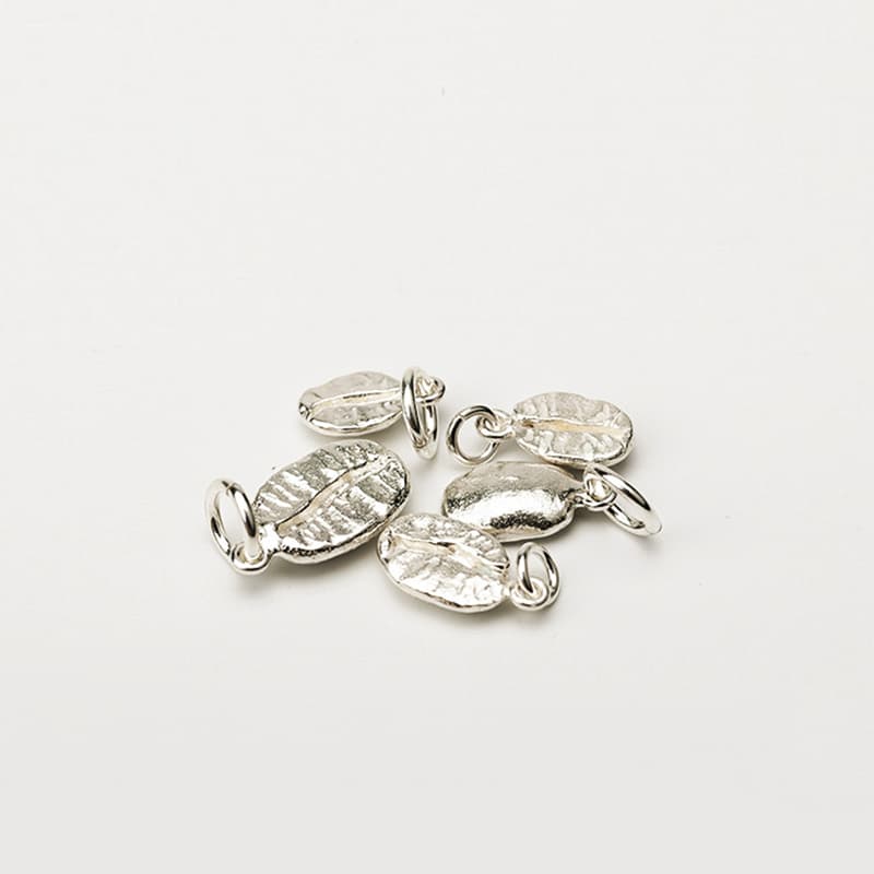 シルバーアクセサリー 玉子型 凹凸デザイン ペンダント