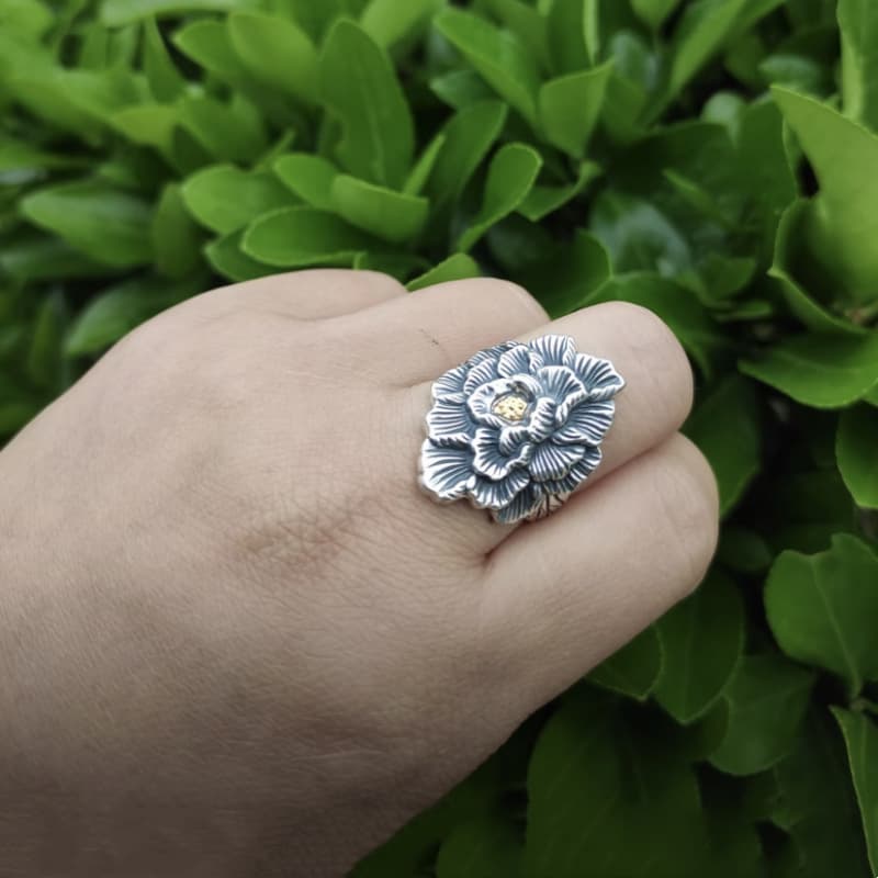 シルバーアクセサリー 牡丹の花びら重なり リング