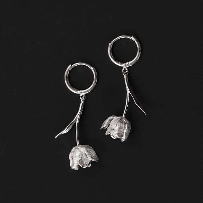 シルバーアクセサリー つぼみ揺れるチューリップピアス