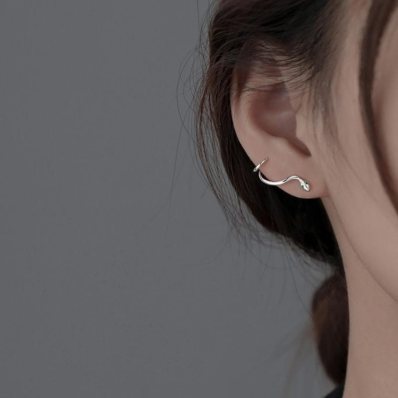 シルバーアクセサリー うねる蛇のゆらぎピアス