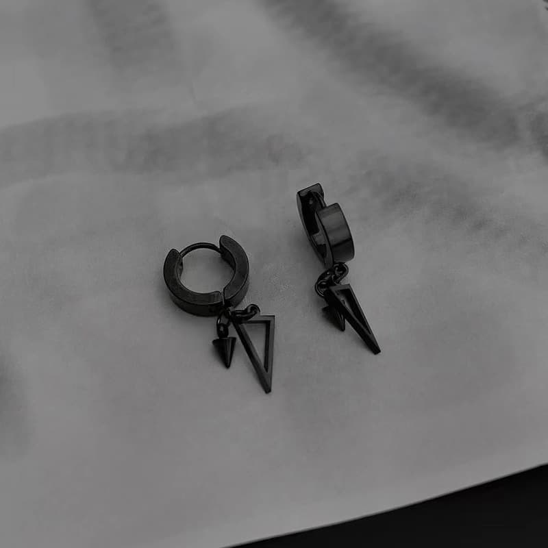 シルバーアクセサリー 三角錐かっこいいフープピアス
