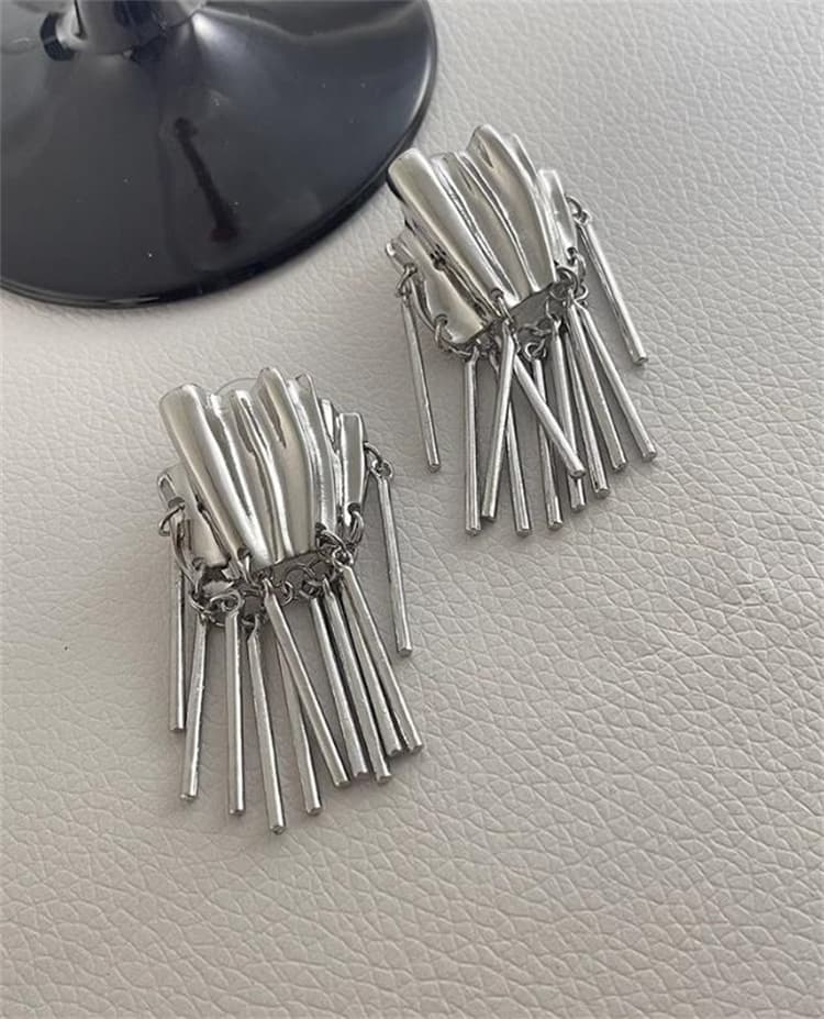 シルバーアクセサリー 気高いフリルピアス シルバー タッセル 耳飾り