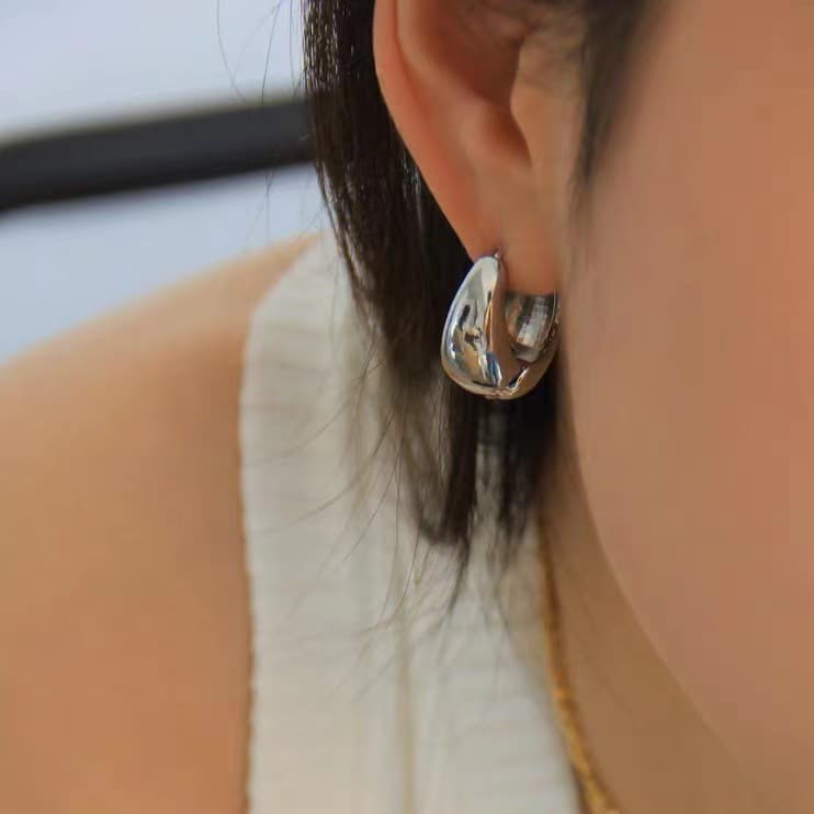 シルバーアクセサリー ムーンボール型 シンプルピアス