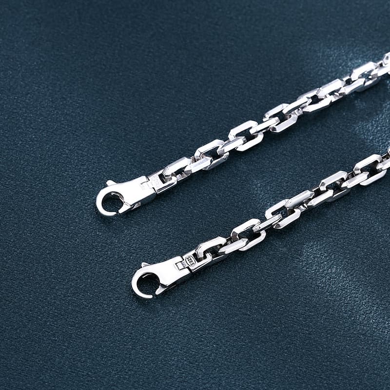 シルバーアクセサリー 重厚感あふれる鎖型カットネックレス