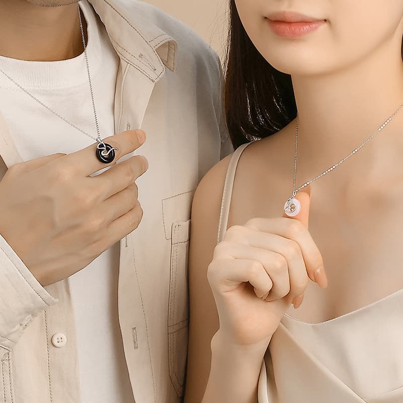 シルバーアクセサリー 曲線デザイン円形ペアネックレス