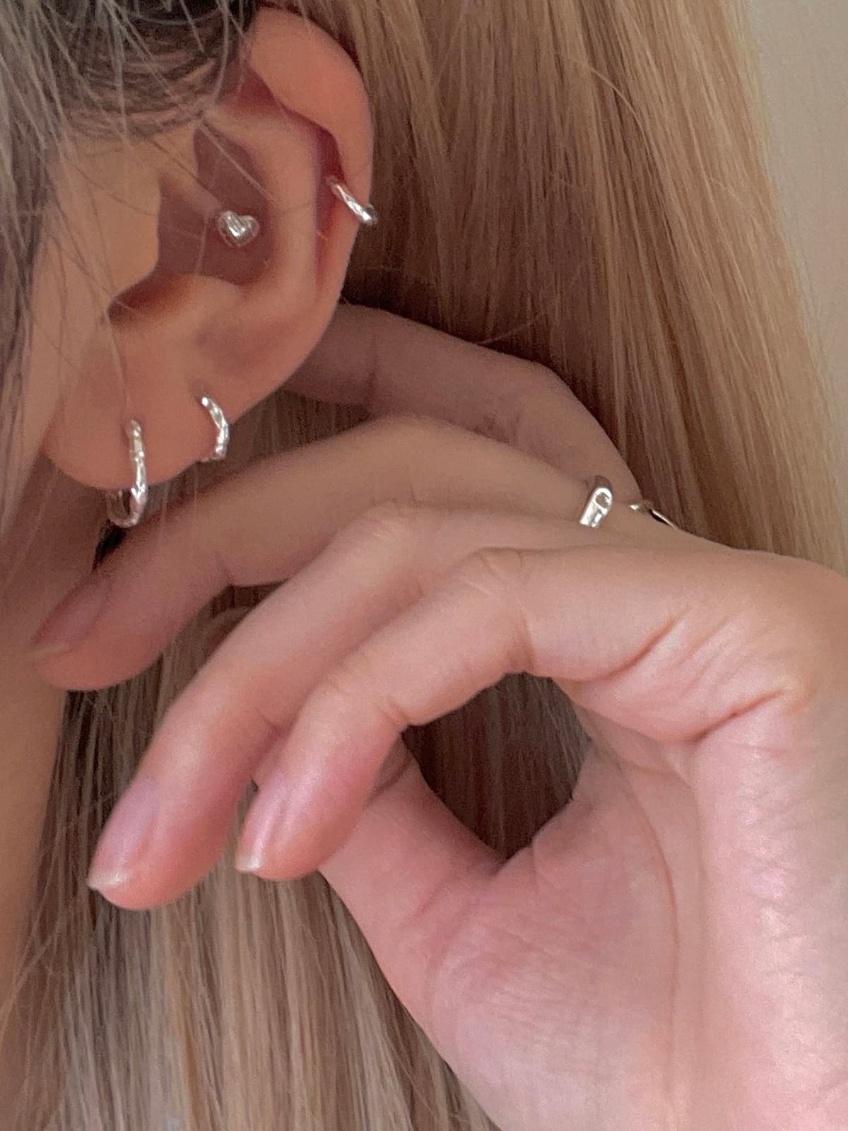 シルバーアクセサリー 波打つ三連ミニフープピアス
