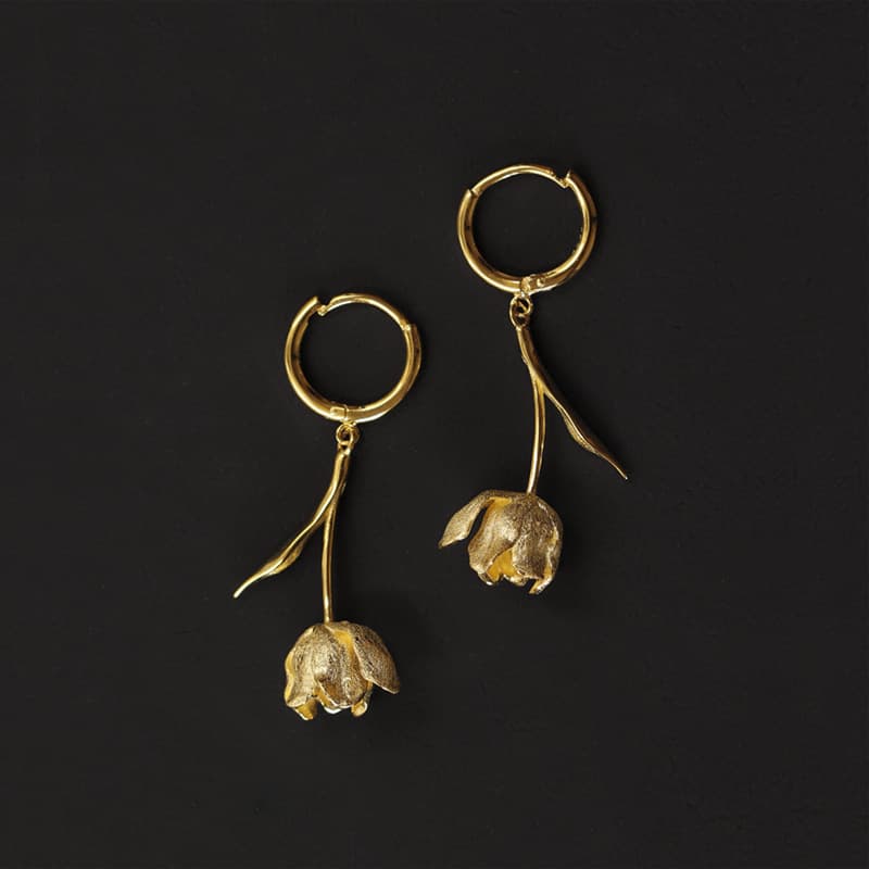 シルバーアクセサリー つぼみ揺れるチューリップピアス