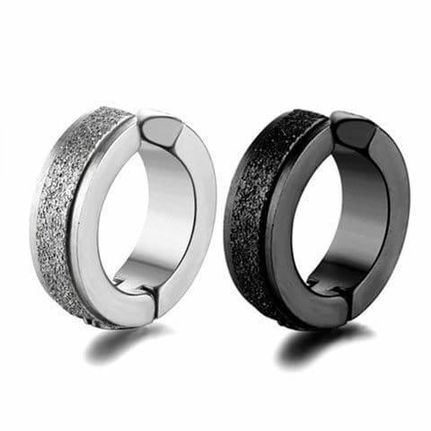 シルバーアクセサリー 輝き放つデザインフープピアス
