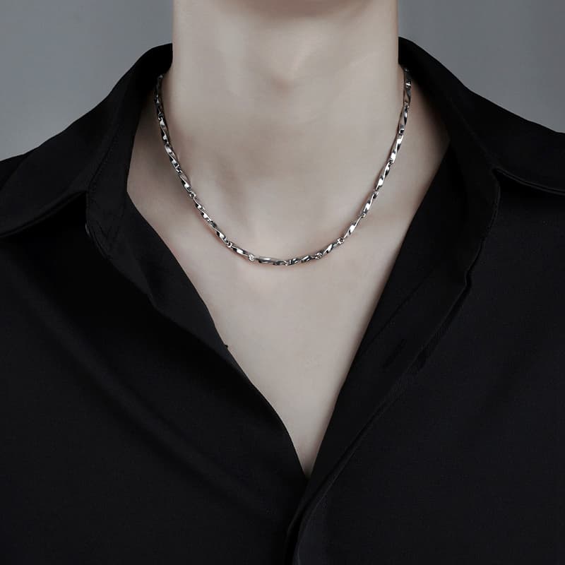 シルバーアクセサリー 捻りツイスト細身チェーンネックレス