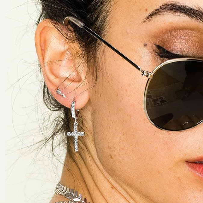 シルバーアクセサリー キラめき十字架ピアス