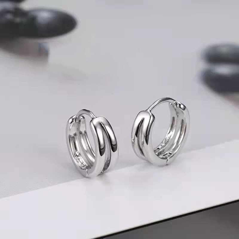 シルバーアクセサリー 二重輪のような光沢フープピアス