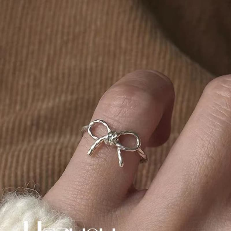 シルバーアクセサリー 結び目のしずく リング