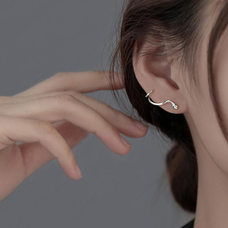 シルバーアクセサリー うねる蛇のゆらぎピアス