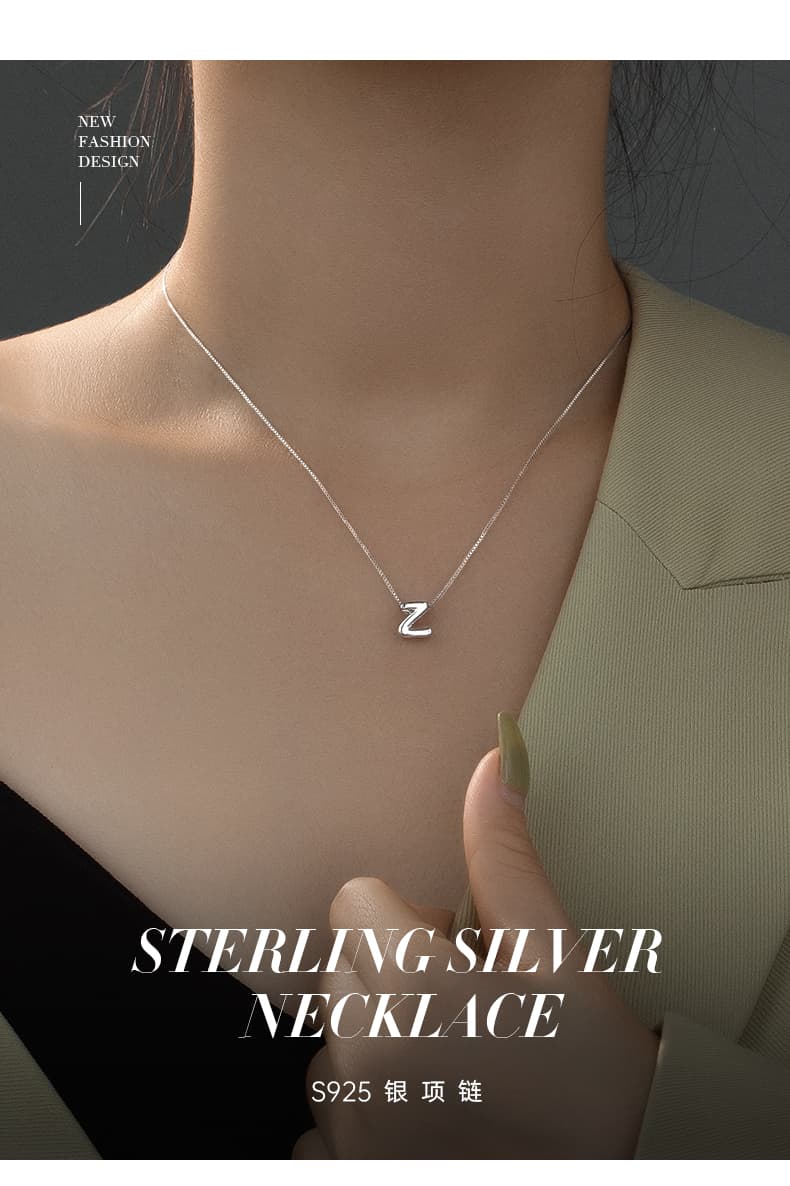 シルバーアクセサリー 洗練ミニマルアルファベットネックレス
