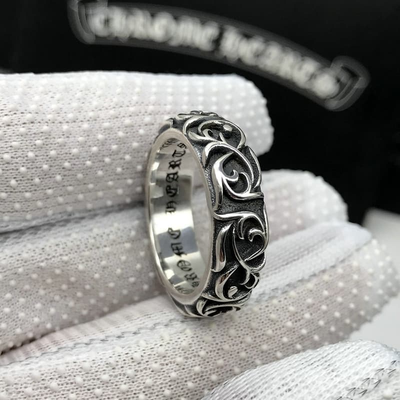 シルバーアクセサリー 優雅な唐草模様の彫り込みリング