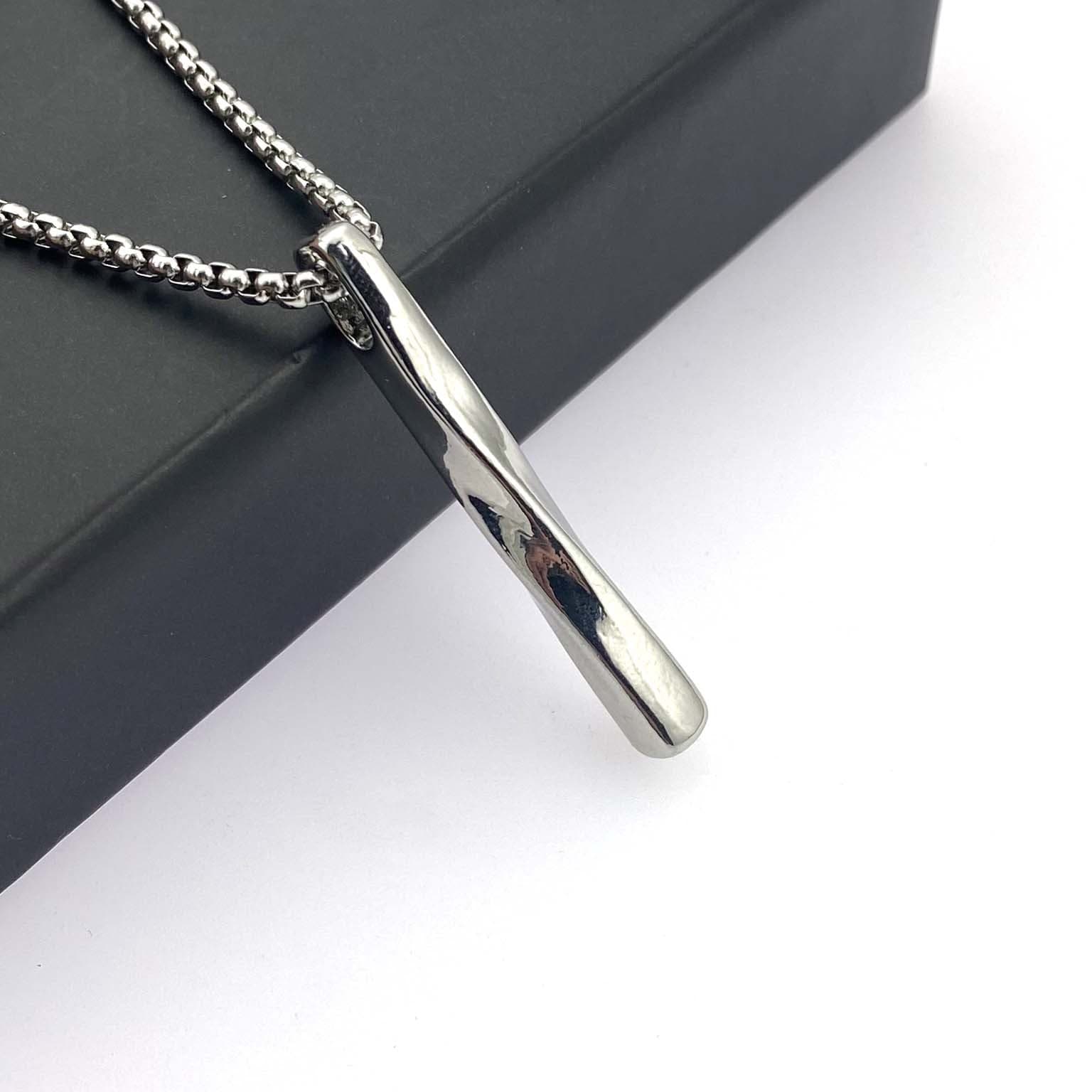 シルバーアクセサリー ねじれ棒のネックレス