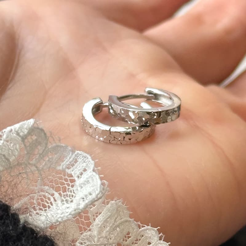 シルバーアクセサリー 星屑のようなきらめき フープピアス