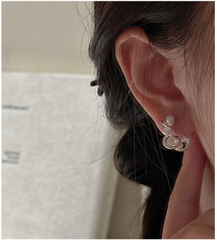 シルバーアクセサリー 純銀925 花型パール付きスタッドピアス