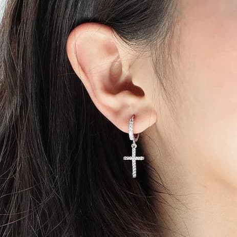 シルバーアクセサリー キラめき十字架ピアス