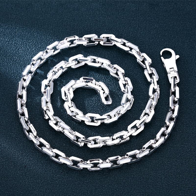 シルバーアクセサリー 重厚感あふれる鎖型カットネックレス