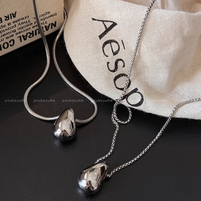 シルバーアクセサリー しずく型ペンダント ネックレス