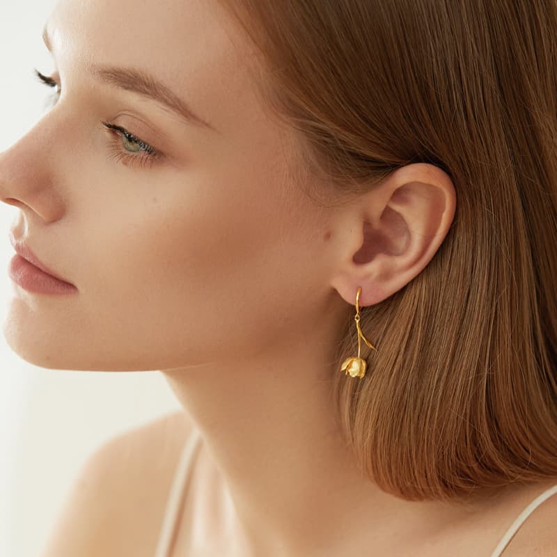 シルバーアクセサリー つぼみ揺れるチューリップピアス