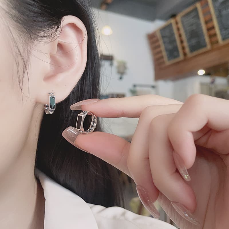 シルバーアクセサリー チェーン飾り付き石柱ピアス