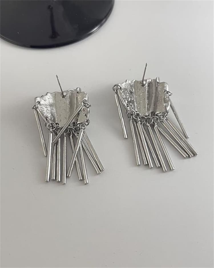 シルバーアクセサリー 気高いフリルピアス シルバー タッセル 耳飾り