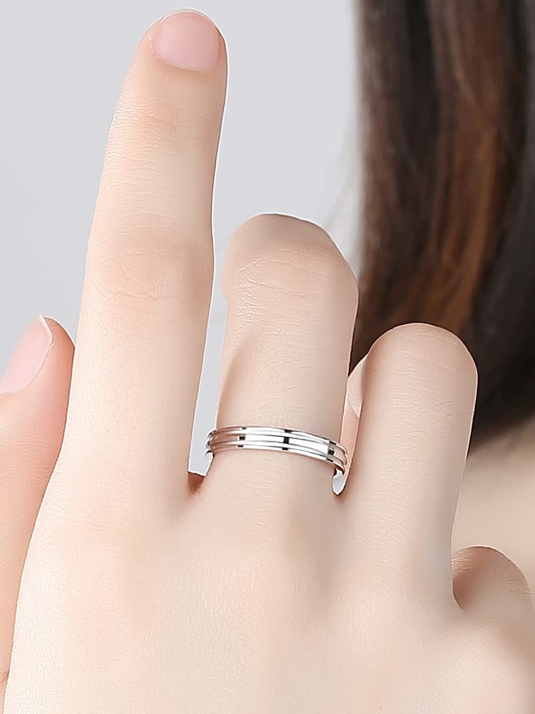 シルバーアクセサリー 二重溝模様の洗練リング