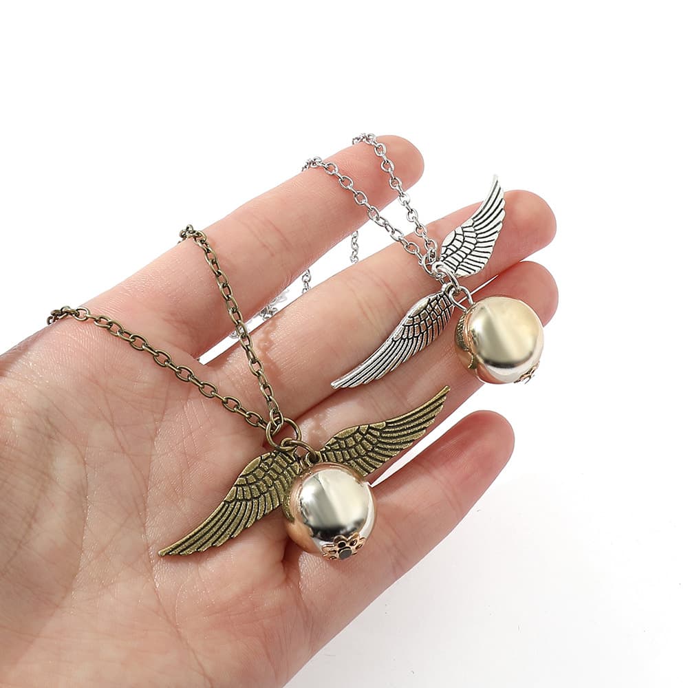 シルバーアクセサリー 天使の翼つき球体ネックレス