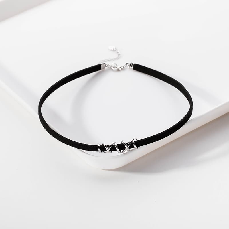 シルバーアクセサリー 交差模様のレザーチョーカー