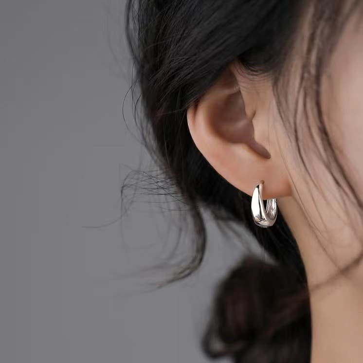 シルバーアクセサリー シンプル二重ひねりフープピアス