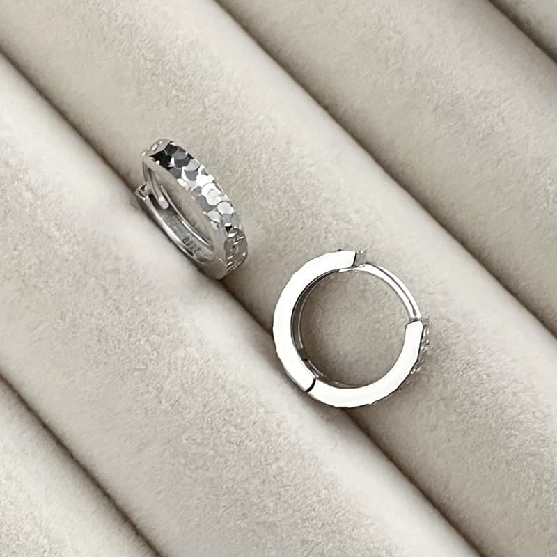 シルバーアクセサリー 星屑のようなきらめき フープピアス