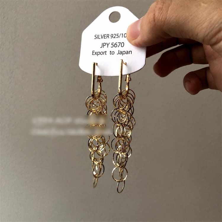 シルバーアクセサリー 連鎖輪模様の揺れる長めピアス 上品な垂れ下がり装飾