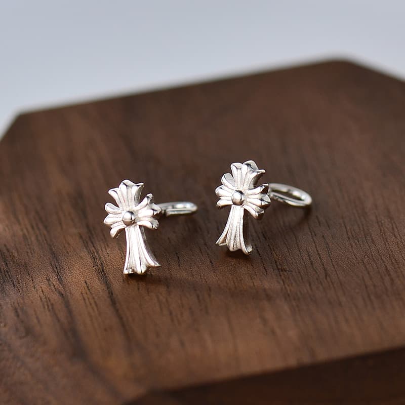 シルバーアクセサリー フラワークロスピアス
